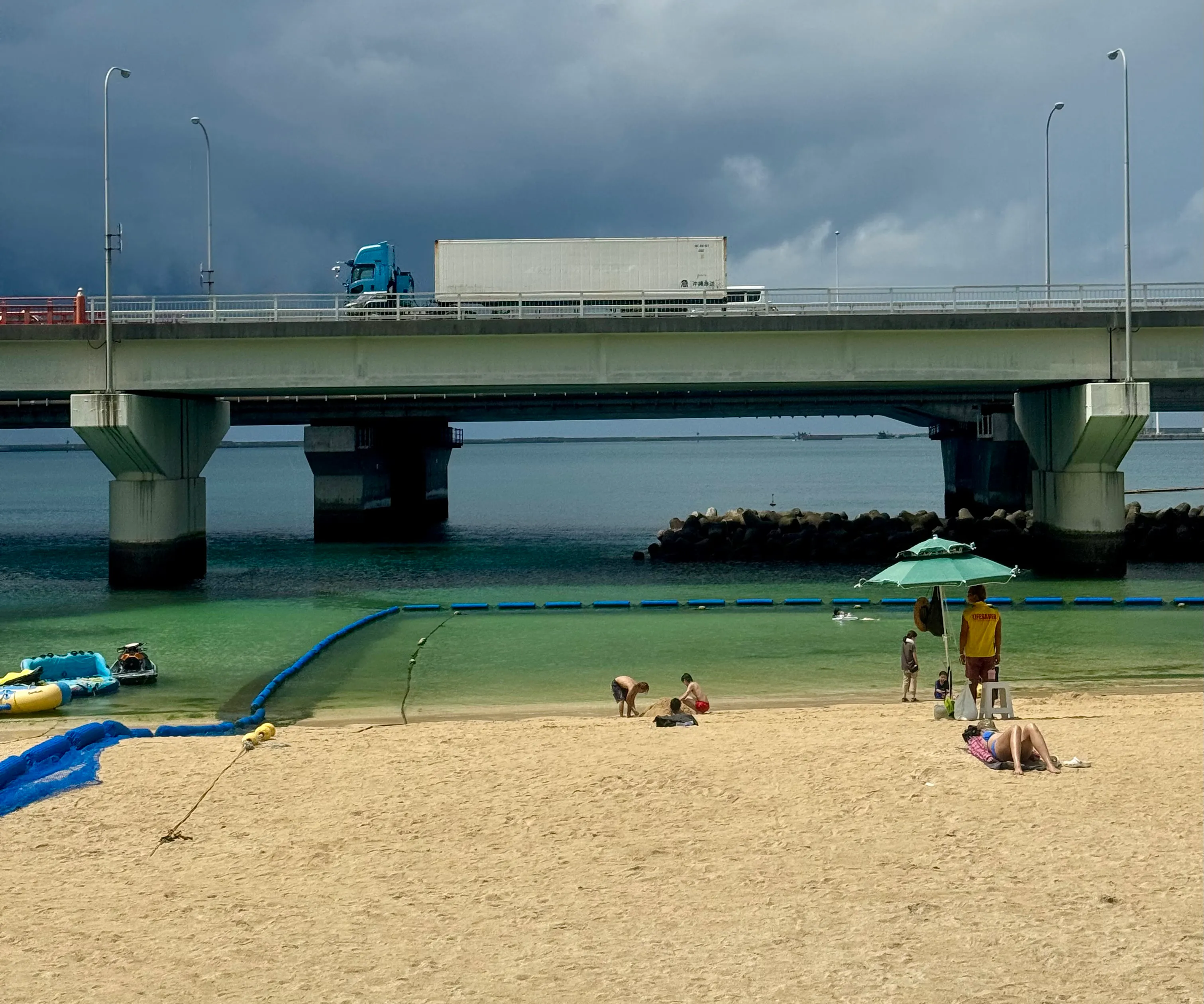 StrandMitBrücke